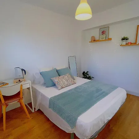Ven Al Mar - Privada En Apartamento Compartido - Private In Shared Pansiyon Torremolinos